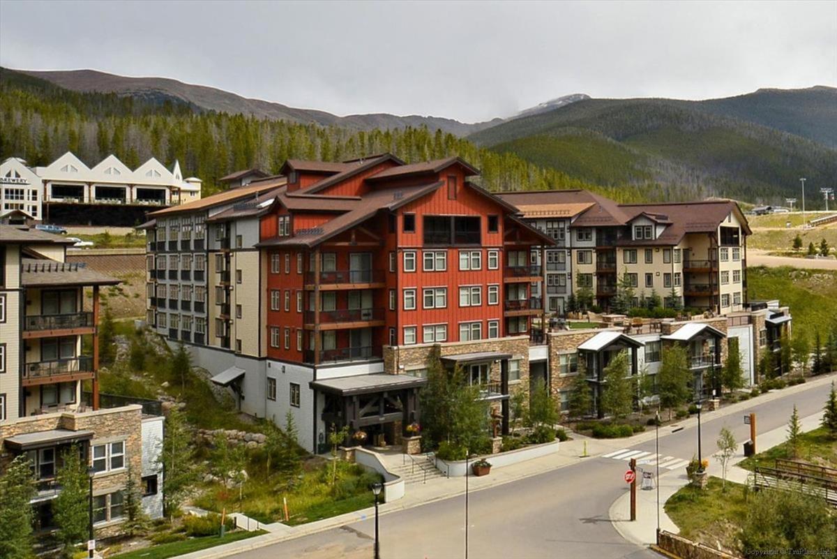 Ski-In/Ski-Out Luxury Condo: Mountain Views & Hot Tub Retreat Winter Park Exterior photo